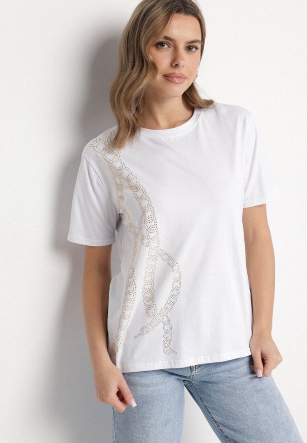 Born2be - Biały T-shirt Bawełniany z Cyrkoniami Felnella. Okazja: na co dzień. Kolor: biały. Materiał: bawełna. Styl: casual, elegancki