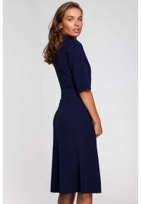 Stylove - Elegancka sukienka koszulowa z kołnierzykiem paskiem granat. Okazja: na spotkanie biznesowe, do pracy. Typ sukienki: koszulowe. Styl: elegancki #4