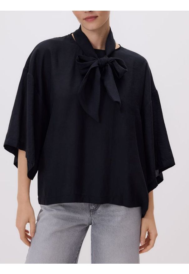 Reserved - Bluzka z wiązaniem - czarny. Kolor: czarny. Materiał: tkanina
