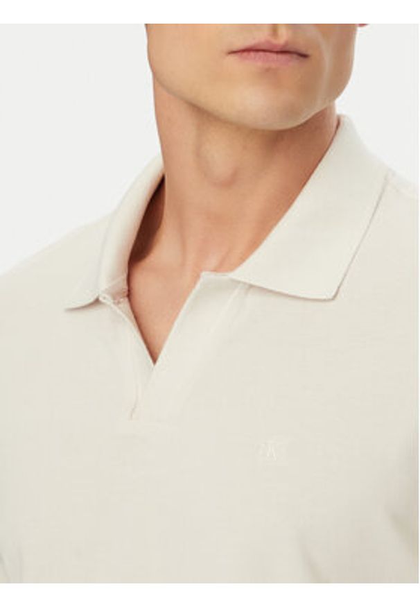 Calvin Klein Jeans Polo LV04RF215G Kremowy Regular Fit. Typ kołnierza: polo. Kolor: kremowy. Materiał: bawełna