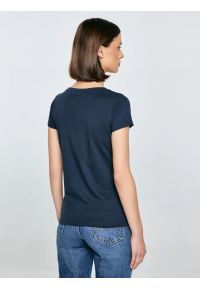 Big-Star - Koszulka damska z nadrukiem granatowa Serra 403. Okazja: na co dzień. Kolor: niebieski. Materiał: dzianina, bawełna, jeans. Długość rękawa: krótki rękaw. Długość: krótkie. Wzór: nadruk. Sezon: zima. Styl: wizytowy, casual, retro, klasyczny #2