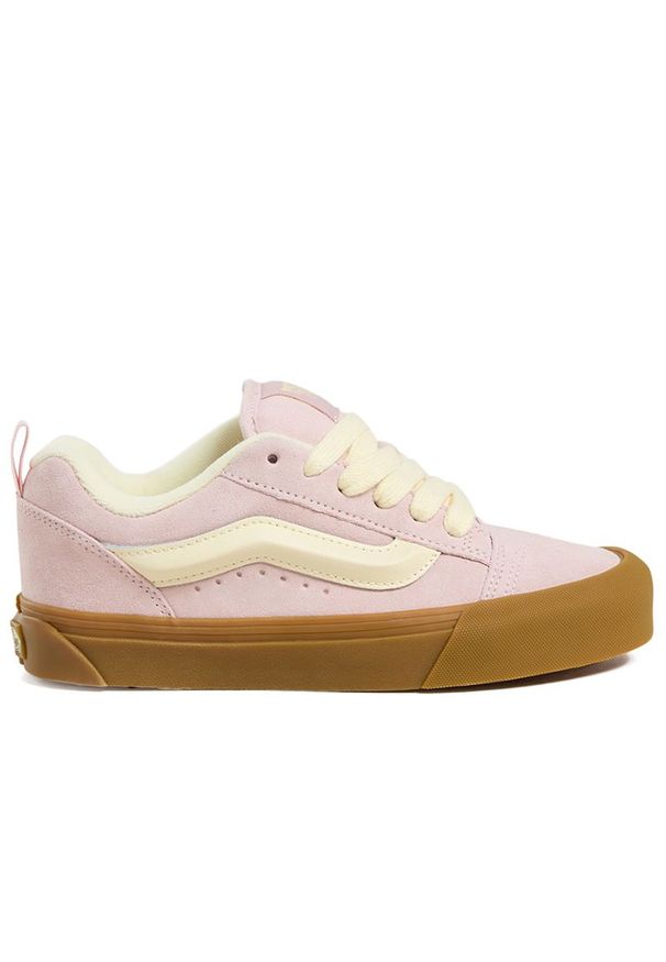 Buty damskie Vans KNU Skool VN000D6ZO3N1 - różowe. Okazja: na co dzień. Zapięcie: pasek. Kolor: różowy. Materiał: zamsz, tkanina, guma. Szerokość cholewki: normalna. Model: Vans Old Skool