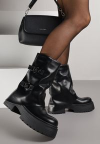 Born2be - Czarne Botki Biker VICES z Cholewką Imitującą Nogawkę z Klamrami Reiladia. Okazja: na co dzień. Zapięcie: klamry. Kolor: czarny. Materiał: jeans. Szerokość cholewki: normalna. Styl: casual