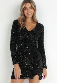 Born2be - Czarna Sukienka z Cekinami i Wycięciem Glykera. Okazja: na ślub cywilny, na wesele. Kolor: czarny. Długość rękawa: długi rękaw. Typ sukienki: asymetryczne. Długość: mini #6