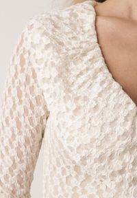 Born2be - Beżowa Koktajlowa Sukienka Koronkowa z Dekoltem V i Falbanami Frevina. Okazja: na komunię, na wesele, na ślub cywilny. Typ kołnierza: dekolt w kształcie V. Kolor: beżowy. Materiał: koronka. Wzór: koronka. Styl: wizytowy #8