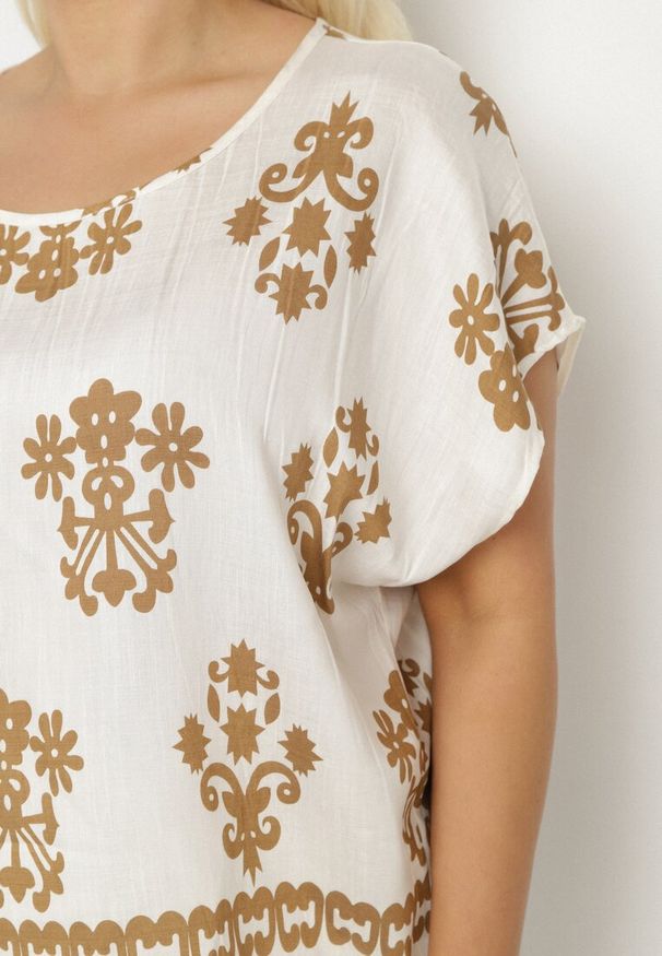 Born2be - Jasnobeżowa Bluzka z Wiskozy we Wzór w Stylu Boho Lunaseia. Okazja: na co dzień. Kolor: beżowy. Materiał: wiskoza. Styl: boho