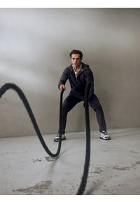 4f - 4F Bluza treningowa regular z kapturem męska - szara XL. Okazja: na co dzień. Typ kołnierza: kaptur. Kolor: szary. Materiał: skóra, materiał. Długość rękawa: raglanowy rękaw. Styl: casual, sportowy #1