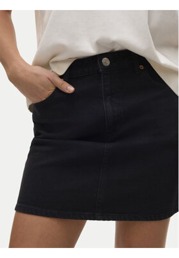 Vero Moda Spódnica jeansowa Tessa 10301536 Czarny Regular Fit. Kolor: czarny. Materiał: bawełna