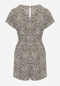 Renee - Czarny Kombinezon Iomica. Kolor: czarny. Materiał: wiskoza, tkanina. Długość rękawa: krótki rękaw. Długość: krótkie. Wzór: nadruk. Styl: klasyczny #7