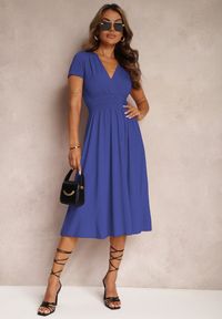 Renee - Niebieska Sukienka Taliowana z Kopertowym Dekoltem o Rozkloszowanym Kroju Rimadea. Typ kołnierza: dekolt kopertowy. Kolor: niebieski. Typ sukienki: kopertowe. Styl: elegancki #4