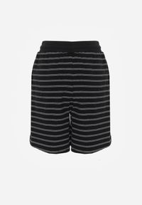 Renee - Czarne Casualowe Szorty High Waist w Prążki z Bawełnianej Tkaniny Lennliss. Okazja: na co dzień. Stan: podwyższony. Kolor: czarny. Materiał: tkanina, bawełna. Wzór: prążki. Sezon: lato. Styl: casual #6