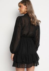Born2be - Czarna Rozkloszowana Sukienka Mini z Bufiastymi Rękawami i Falbanką Illathi. Kolor: czarny. Materiał: materiał. Wzór: aplikacja. Długość: mini #5