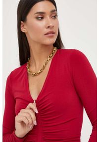 Marciano Guess sukienka kolor bordowy mini dopasowana. Kolor: czerwony. Materiał: dzianina. Długość rękawa: długi rękaw. Typ sukienki: dopasowane. Długość: mini #4