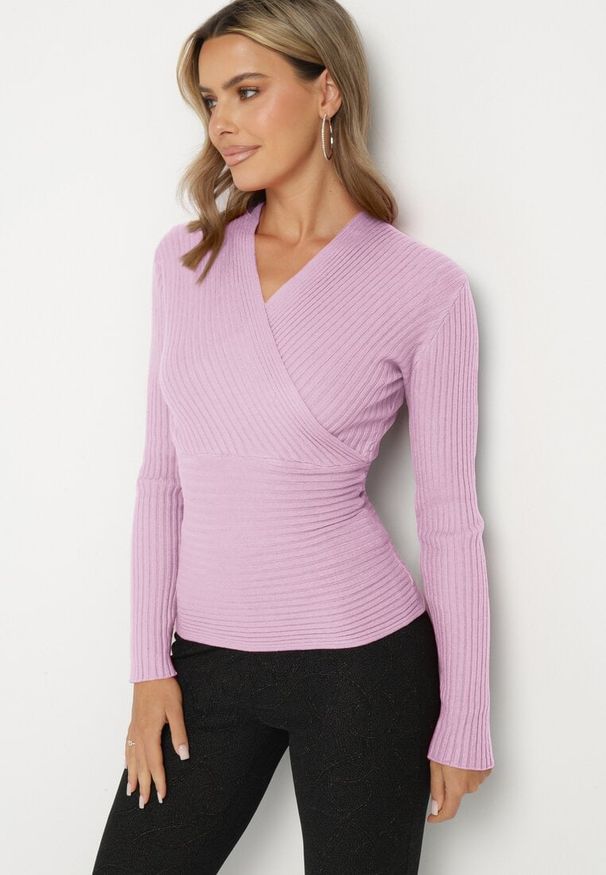 Born2be - Fioletowy Dopasowany Sweter w Prążki z Kopertowym Dekoltem Masasani. Kolor: fioletowy. Materiał: bawełna. Wzór: prążki