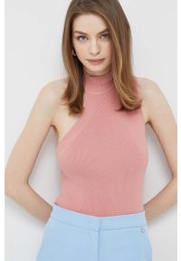 DKNY - Dkny top damski kolor różowy z półgolfem. Typ kołnierza: dekolt halter. Kolor: różowy. Materiał: dzianina