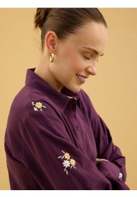 Reserved - Koszula z haftowanym wzorem - bordowy. Kolor: czerwony. Materiał: len, bawełna, tkanina. Wzór: haft