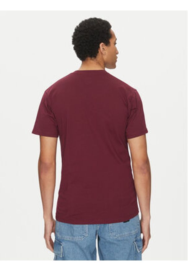 Vans T-Shirt Classic VN000GGG Bordowy Regular Fit. Kolor: czerwony. Materiał: bawełna