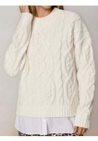 Sinsay - Sweter z ozdobnym splotem z domieszką wełny - kremowy. Kolor: kremowy. Materiał: wełna. Wzór: ze splotem #1