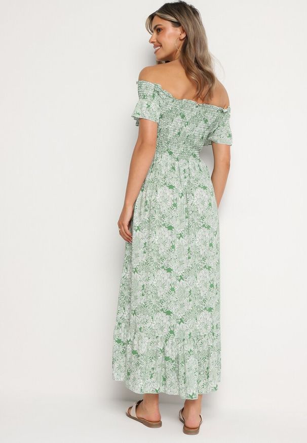 Born2be - Zielona Sukienka Hiszpanka z Bawełny Ozdobiona Falbanką Risalens. Okazja: na co dzień, na spacer. Typ kołnierza: dekolt hiszpanka. Kolor: zielony. Materiał: bawełna. Długość rękawa: krótki rękaw. Wzór: aplikacja. Typ sukienki: proste. Styl: casual