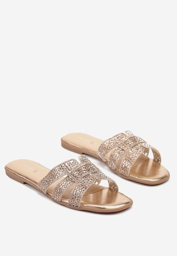 Born2be - Szampańskie Klapki na Płaskiej Podeszwie Zdobione Cyrkoniami Volica. Okazja: na spacer. Kolor: złoty. Wzór: aplikacja. Sezon: lato. Obcas: na płaskiej podeszwie