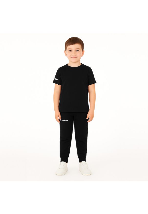 LEGEA - Komplet dresowy dla chłopca ARIA JR. Okazja: na uczelnię. Kolor: czarny. Materiał: dresówka. Długość: krótkie. Styl: sportowy