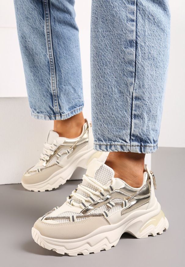 Born2be - Beżowe Sneakersy na Grubej Podeszwie z Paskiem z Cyrkoniami Novallie. Zapięcie: pasek. Kolor: beżowy. Materiał: dresówka, jeans