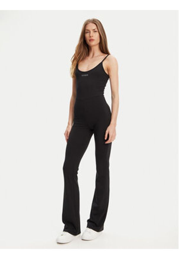 Guess Kombinezon V5RD06 KCD02 Czarny Regular Fit. Kolor: czarny. Materiał: syntetyk