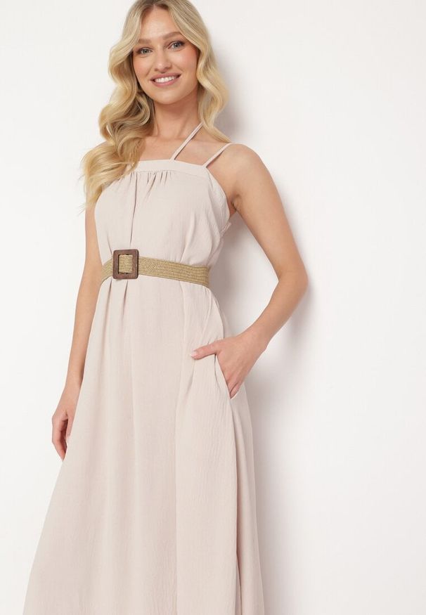 Born2be - Jasnobeżowa Sukienka na Regulowanych Ramiączkach Wiązana na Szyi Ploeliama. Kolor: beżowy. Długość rękawa: na ramiączkach. Styl: elegancki, klasyczny
