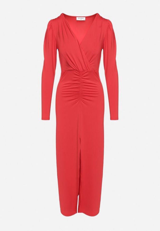 Born2be - Czerwona Elegancka Sukienka Kopertowa Ozdobiona Marszczeniami Zainara. Okazja: na spotkanie biznesowe, na imprezę. Typ kołnierza: dekolt kopertowy. Kolor: czerwony. Długość rękawa: długi rękaw. Wzór: aplikacja. Typ sukienki: kopertowe. Styl: elegancki