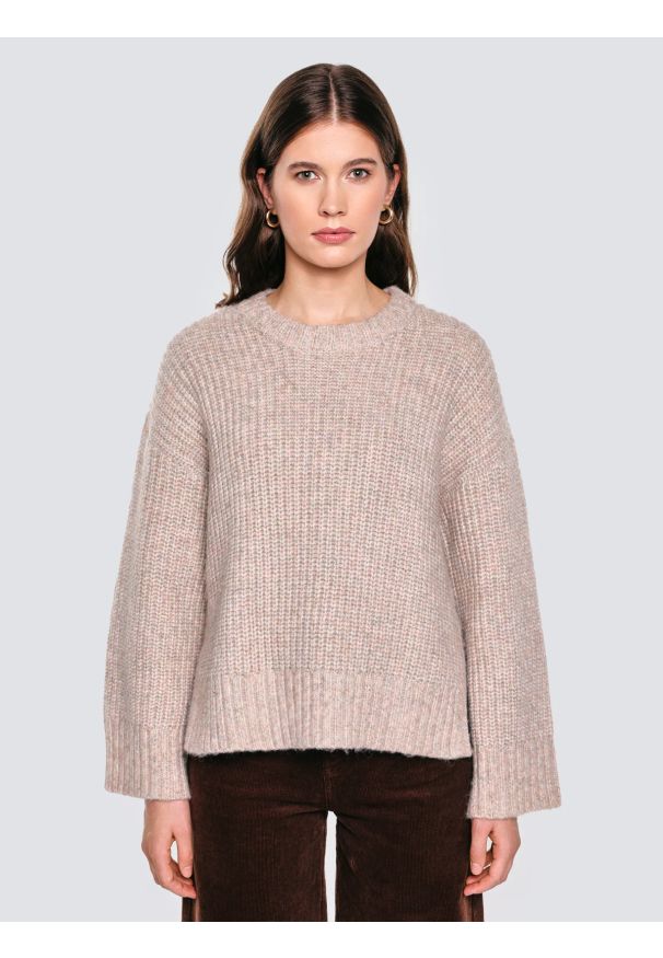 Big-Star - Sweter damski ze stójką beżowy Amaya 805. Typ kołnierza: kołnierzyk stójkowy. Kolor: beżowy. Materiał: materiał, dzianina, jeans. Styl: elegancki