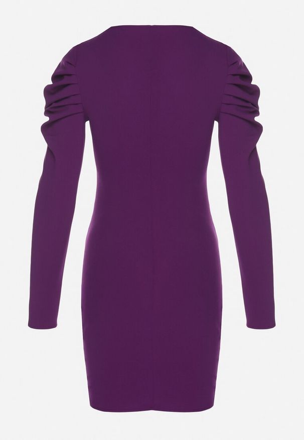 Born2be - Fioletowa Sukienka Dopasowana z Drapowaniem i Kopertowym Dekoltem Olaura. Okazja: na co dzień. Typ kołnierza: dekolt kopertowy. Kolor: fioletowy. Długość rękawa: długi rękaw. Typ sukienki: kopertowe. Styl: elegancki, casual, klasyczny