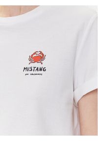 Mustang T-Shirt Monroe 1016513 Biały Relaxed Fit. Kolor: biały. Materiał: bawełna #3