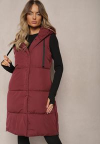 Renee - Bordowa Kamizelka Pikowana Wykończona Kapturem i Sznurkami Quinaria. Okazja: na co dzień. Kolor: czerwony. Materiał: jeans. Styl: sportowy, elegancki, casual #3