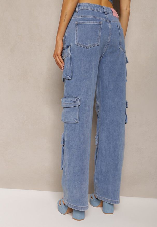 Renee - Niebieskie Spodnie High Waist z Szerokimi Nogawkami i Wieloma Kieszeniami Relada. Okazja: do pracy, na spotkanie biznesowe, na co dzień. Stan: podwyższony. Kolor: niebieski. Styl: casual, elegancki, biznesowy