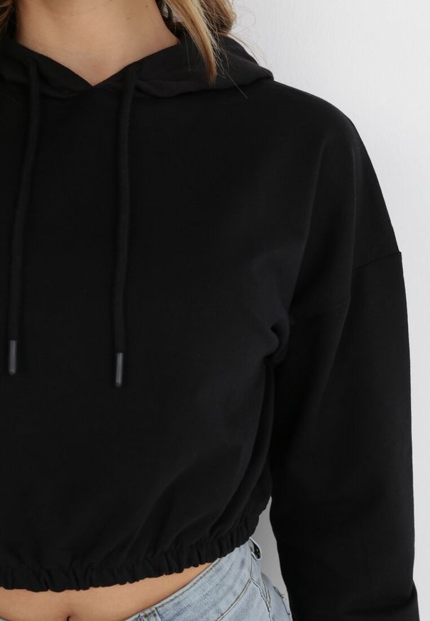 Born2be - Czarna Bluza Chlororeia. Typ kołnierza: kaptur. Kolor: czarny. Materiał: dzianina, prążkowany, jeans. Długość rękawa: długi rękaw. Długość: długie