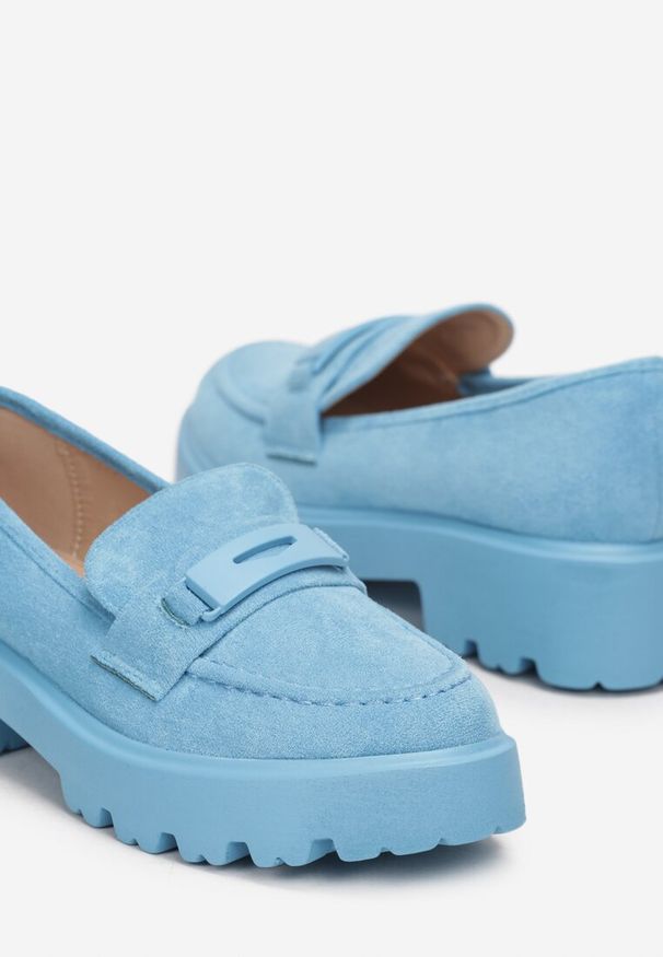 Renee - Niebieskie Mokasyny na Grubej Podeszwie z Cholewką z Przeszyciami Hamaira. Wysokość cholewki: przed kostkę. Zapięcie: pasek. Kolor: niebieski. Materiał: materiał, zamsz. Szerokość cholewki: normalna. Wzór: aplikacja