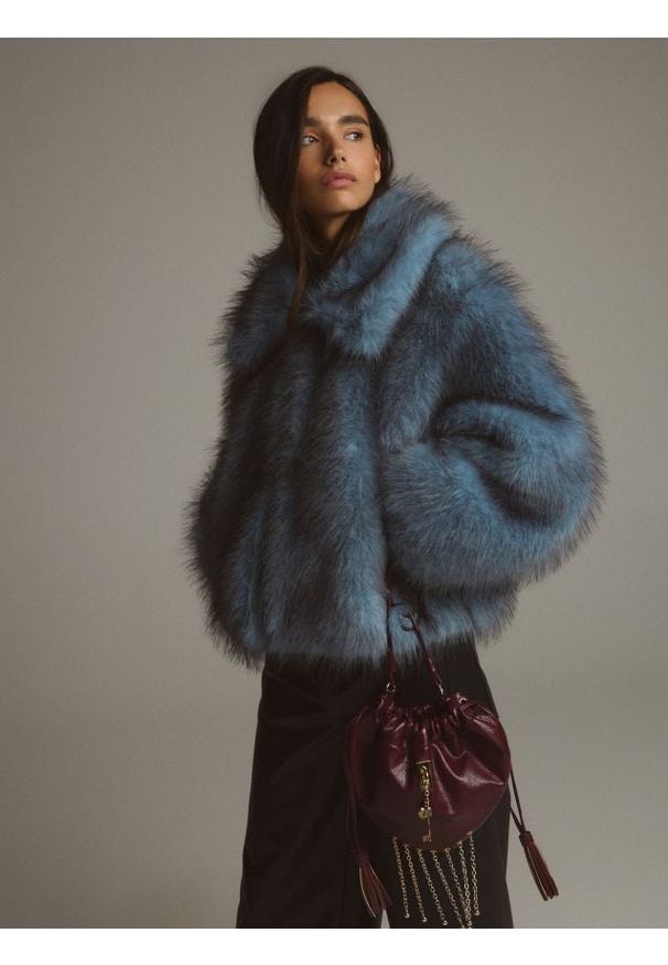 Reserved - Sztuczne futerko z kołnierzem - niebieski. Kolor: niebieski. Materiał: futro