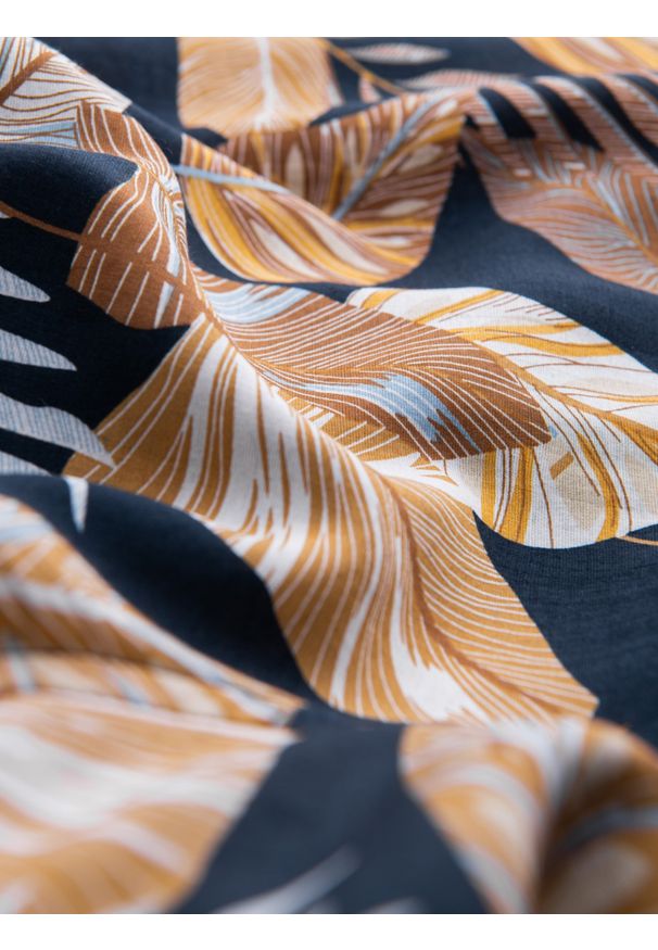 Ombre Clothing - Wiskozowa wzorzysta męska koszula z krótkim rękawem – liście V14. Okazja: na co dzień. Kolor: czarny. Materiał: wiskoza. Długość rękawa: krótki rękaw. Długość: krótkie. Wzór: gładki, kolorowy. Styl: klasyczny, wakacyjny, casual