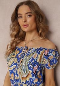 Renee - Niebieska Bawełniana Sukienka Maxi z Hiszpańskim Dekoltem i Cienkimi Gumkami w Talii Alarina. Okazja: na co dzień. Kolor: niebieski. Materiał: bawełna. Typ sukienki: proste. Styl: casual. Długość: maxi