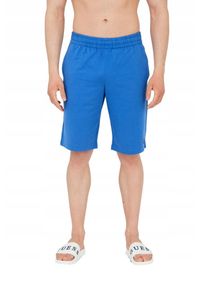 EA7 Emporio Armani - EA7 Niebieskie shorty męskie z małym logo. Kolor: niebieski. Materiał: bawełna. Długość: krótkie