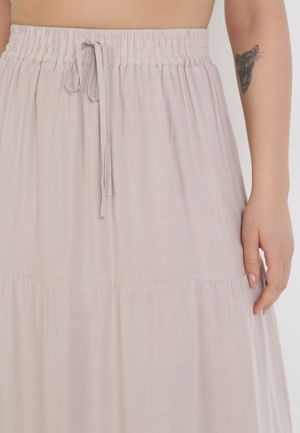 Born2be - Beżowa Rozkloszowana Spódnica z Bawełny Amalthea. Kolor: beżowy. Materiał: bawełna, materiał. Wzór: aplikacja. Sezon: wiosna, lato