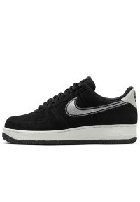 Buty męskie Nike Air Force 1 '07 HJ4465-001 - czarne. Zapięcie: sznurówki. Kolor: czarny. Materiał: zamsz, skóra. Szerokość cholewki: normalna. Sezon: lato. Model: Nike Air Force