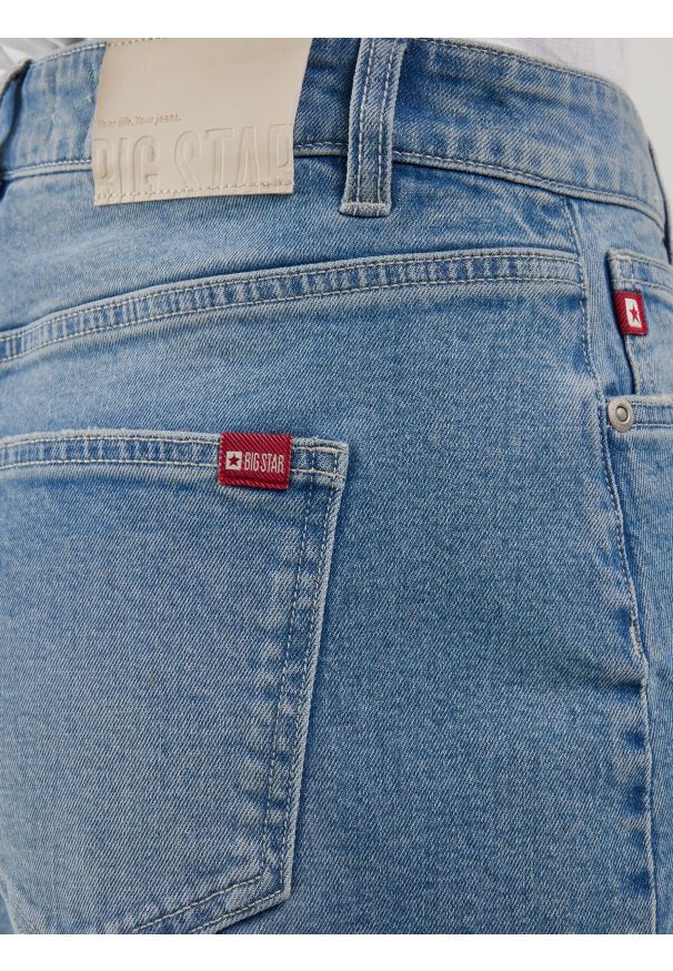 Big-Star - Szorty damskie jeansowe niebieskie Ayako 498. Okazja: na plażę, na spacer. Stan: podwyższony. Kolor: niebieski. Materiał: jeans. Sezon: lato. Styl: klasyczny