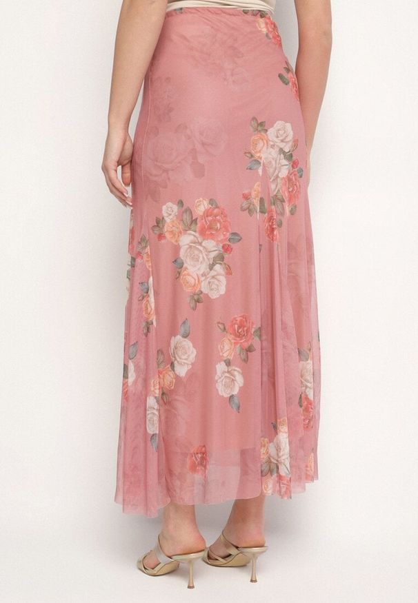 Born2be - Różowa Spódnica Rozkloszowana w Kwiaty Efronira. Okazja: na spotkanie biznesowe, na co dzień, do pracy, na spacer. Kolor: różowy. Długość: długie. Wzór: kwiaty. Styl: biznesowy, klasyczny, casual, elegancki