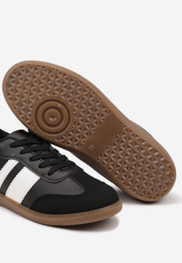 Born2be - Czarne Sneakersy Tenisówki z Ozdobnymi Paskami Danavin. Okazja: na co dzień. Zapięcie: pasek. Kolor: czarny. Materiał: jeans. Wzór: paski. Obcas: na obcasie. Wysokość obcasa: niski