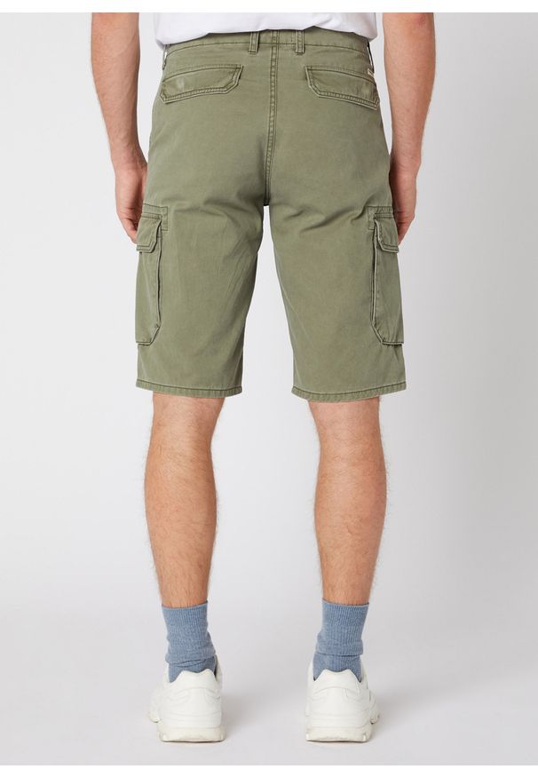 Wrangler - WRANGLER CARGO SHORT MĘSKIE SZORTY KRÓTKIE SPODENKI DUSTY OLIVE W15DKC275 112126786. Długość: krótkie