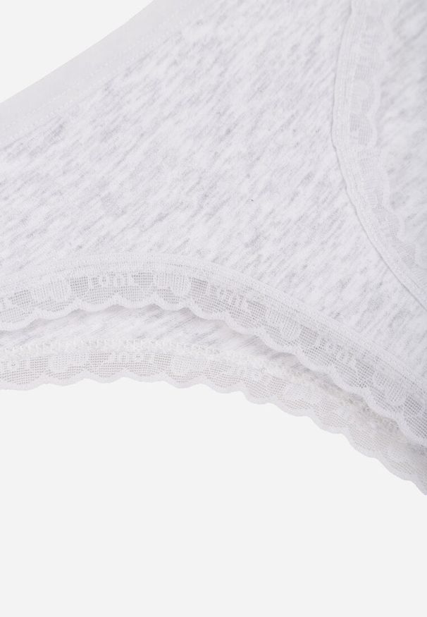 Born2be - Szare Majtki z Bawełną Typu Stringi Ozdobione Koronką Cirilise. Kolor: szary. Materiał: bawełna, koronka. Wzór: aplikacja, koronka