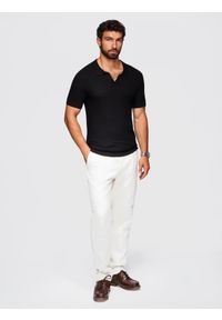 Ombre Clothing - Dzianinowa koszulka męska polo bez zapięcia – czarna V3 - Rozmiar: S. Okazja: na co dzień. Typ kołnierza: polo. Kolor: czarny. Materiał: dzianina. Wzór: gładki, ze splotem. Styl: klasyczny, casual #7