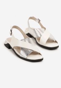 Renee - Biało-Srebrne Metaliczne Sandały Vices z Przeplataną Cholewką Tilorena. Okazja: na co dzień. Kolor: biały. Obcas: na obcasie. Styl: klasyczny, elegancki, casual. Wysokość obcasa: niski #4
