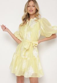 Born2be - Żółta Koszulowa Przezroczysta Sukienka z Bawełną Haftami i Paskiem Lirulira. Okazja: na co dzień. Kolor: żółty. Materiał: bawełna. Wzór: haft. Sezon: lato. Typ sukienki: koszulowe. Styl: casual, elegancki #2
